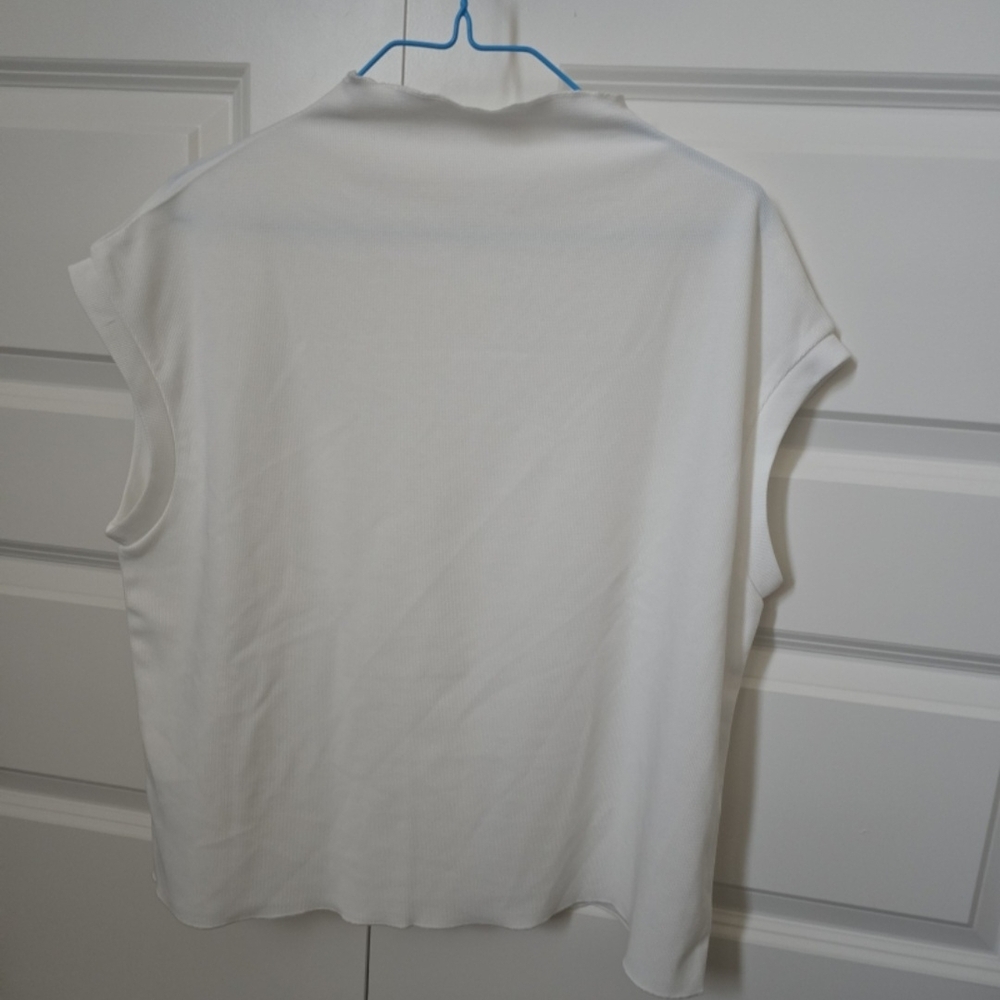 White Sleeveless Women's Top - Picture 4 of 4